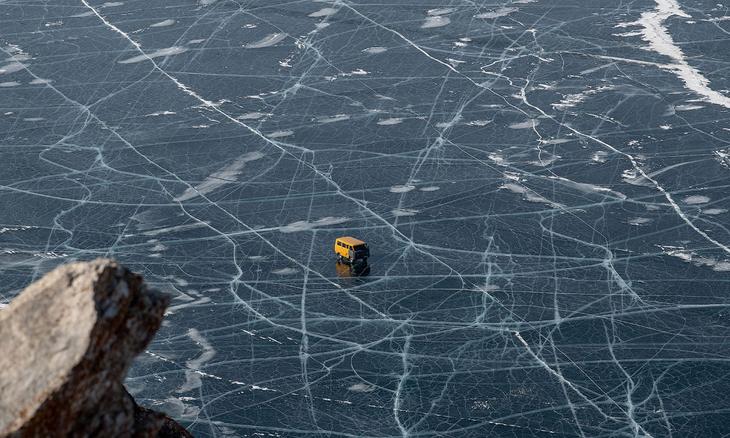 Невероятные ледяные образования озера Байкал