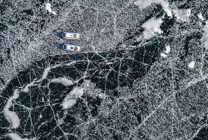 Невероятные ледяные образования озера Байкал