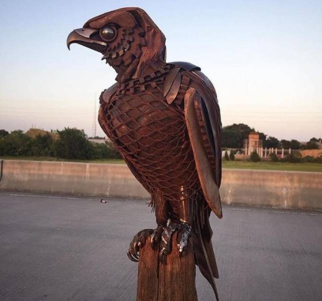 Невероятные скульптуры из металлолома