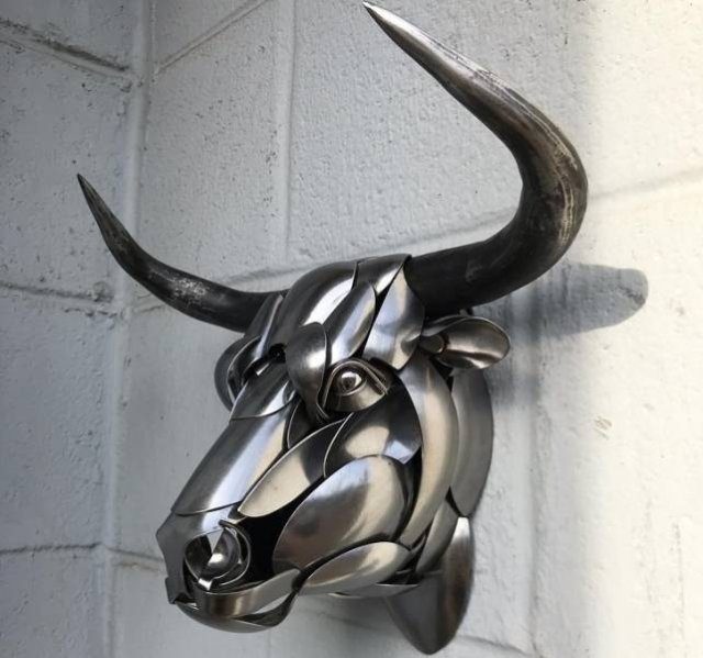 Невероятные скульптуры из металлолома