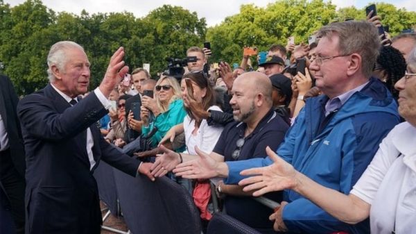 Карл III впервые обратился к жителям Великобритании в качестве монарха