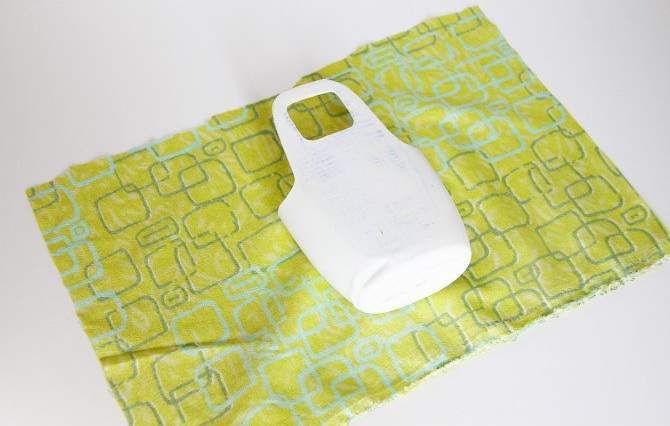 Делаем чехол для зарядки телефона из обычного флакона