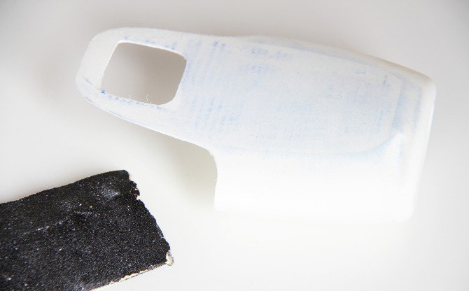 Делаем чехол для зарядки телефона из обычного флакона