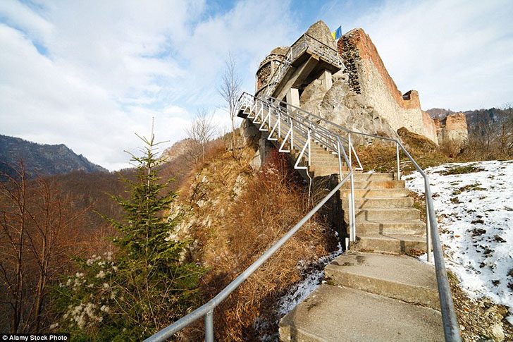 Фейковые достопримечательности, возведённые специально для того, чтобы наживаться на туристах