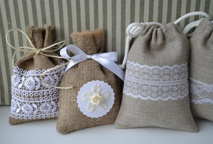 Идеи оригинальных поделок из мешковины