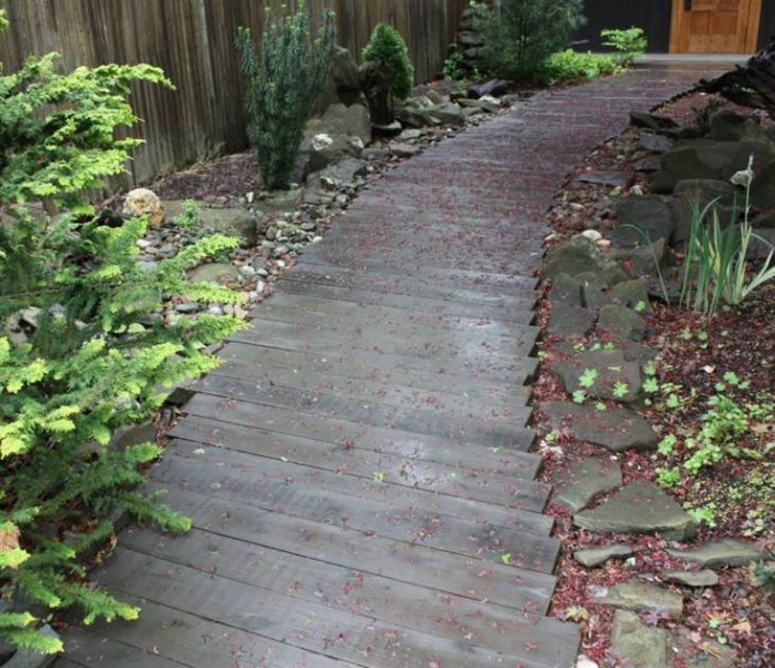Как сделать деревянную садовую дорожку своими руками