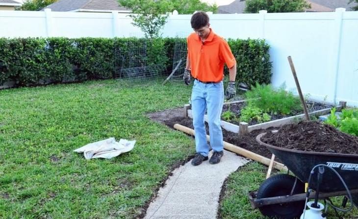 Как сделать деревянную садовую дорожку своими руками