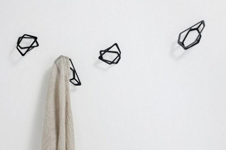 Настенная вешалка в прихожей: поделки своими руками и необычные идеи