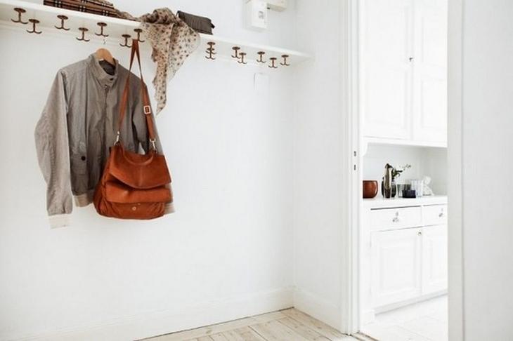 Настенная вешалка в прихожей: поделки своими руками и необычные идеи