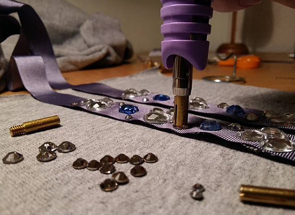 Шик и блеск: четыре способа декора стразами