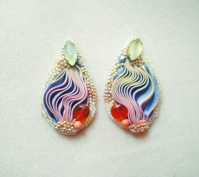 Шикарные серьги с лентой шибори