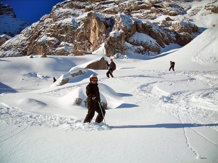 12 самых живописных городов мира, расположенных у подножий гор