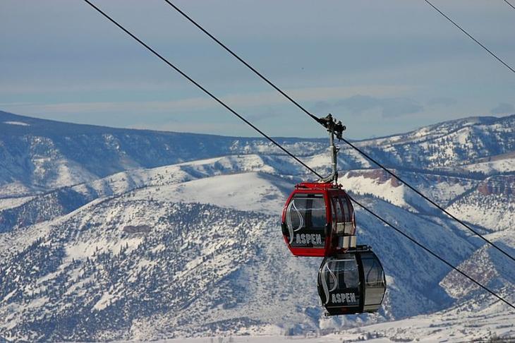 12 самых живописных городов мира, расположенных у подножий гор