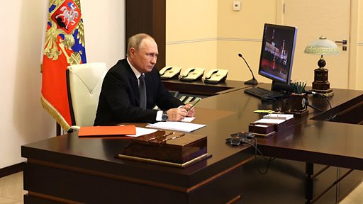 Путин объявил о введении военного положения в аннексированных регионах Украины