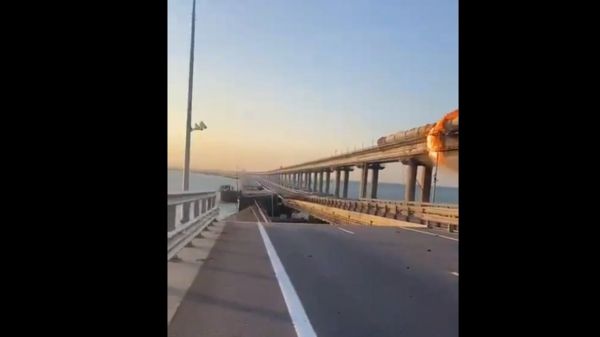 Крымский мост частично обрушился после пожара