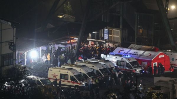 Из-за взрыва на шахте в Турции погибли 40 человек