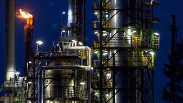 Восьмой пакет санкций ЕС против России: Газманов, Дугин, ослабление нефтяного эмбарго, запрет на криптокошельки