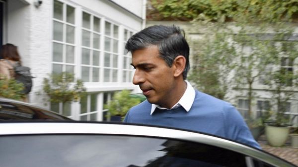 Сражение за пост премьера Великобритании. Джонсон и Сунак набрали по 100 голосов депутатов, позволяющих принять участие в выборах