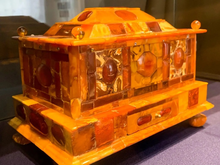 Янтарная комната: потерянный символ русско-германских отношений