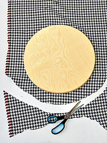 Как обновить табурет своими руками