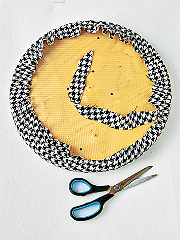 Как обновить табурет своими руками