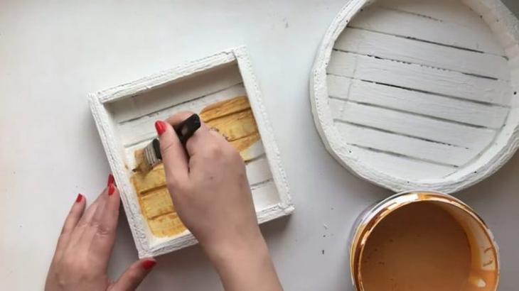 Оригинальное использование картона в декоре