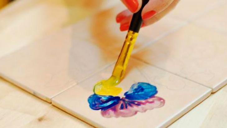 Покраска кафельной плитки: обновляем интерьер без лишних затрат