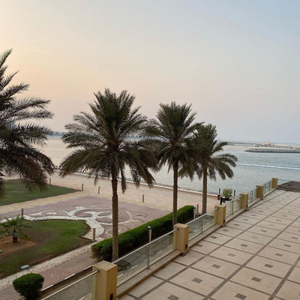 Странное заселение, пустой пляж и вода теплее воздуха: отзыв об отдыхе в Рас-эль-Хайме