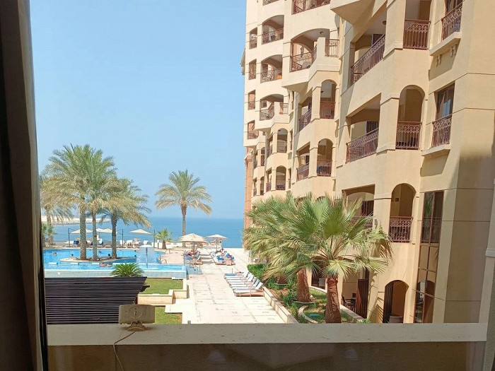 Странное заселение, пустой пляж и вода теплее воздуха: отзыв об отдыхе в Рас-эль-Хайме