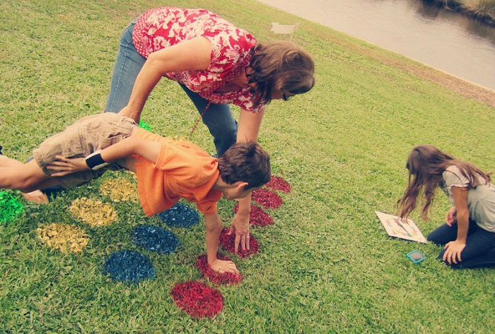 11 идей для прекрасной вечеринки во дворе, если на природу выбраться не удалось