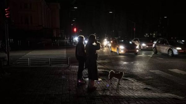 "Ни света, ни связи": как киевляне обходятся без электричества