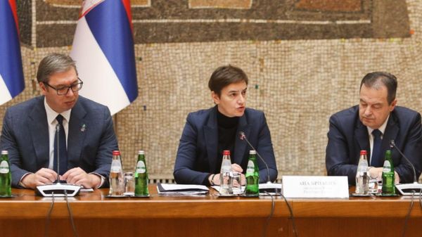 Сербы покидают госучреждения Косова. Чем вызвано новое обострение?