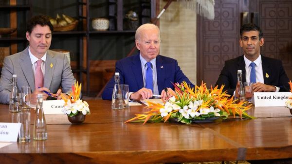 "Ничего не произошло бы, если бы не вторжение России в Украину". Реакция Запада на падение ракеты в Польше