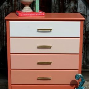 Эффект омбре при покраске комода