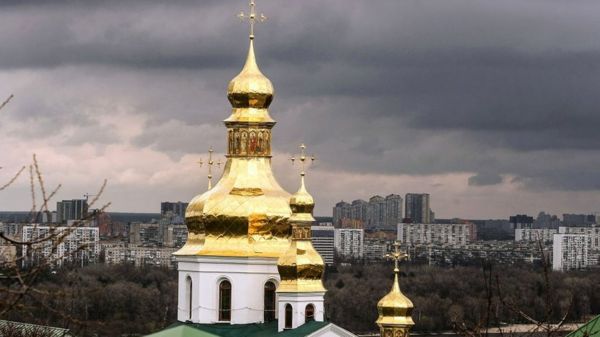 В поисках "ячейки русского мира". СБУ пришла с обысками в Киево-Печерскую лавру