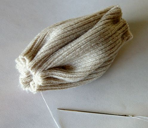 Мастер-класс: подушки из старых свитеров