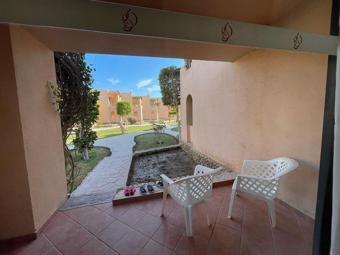 «Музыка, интерьеры и атмосфера начала 2010-х»: отзыв о бюджетном Египте