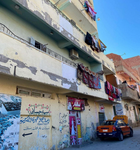 «Никаких шумных тусовок и пенсионеров с внуками»: отзыв о бюджетном отеле Египта