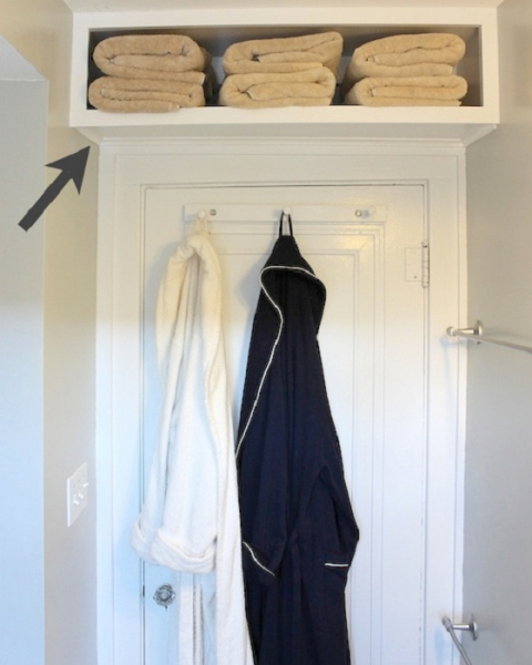 Отличные варианты оформления скрытых пространств в гостиной