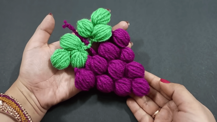 Простой декор из остатков пряжи