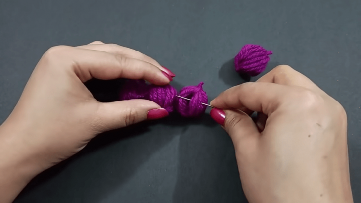 Простой декор из остатков пряжи