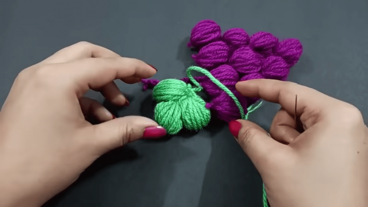 Простой декор из остатков пряжи