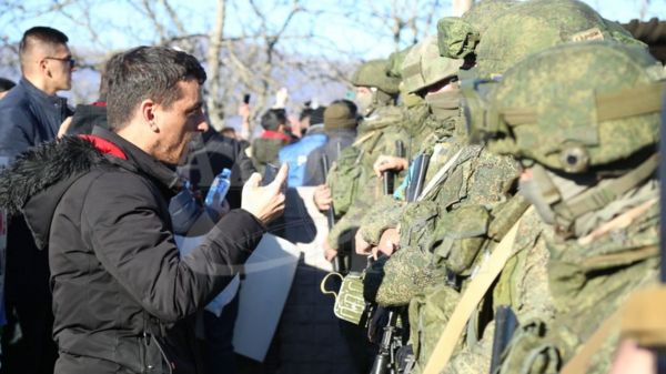 Азербайджанские "активисты" блокируют дорогу из Карабаха в Армению. Одновременно в Карабахе пропал газ