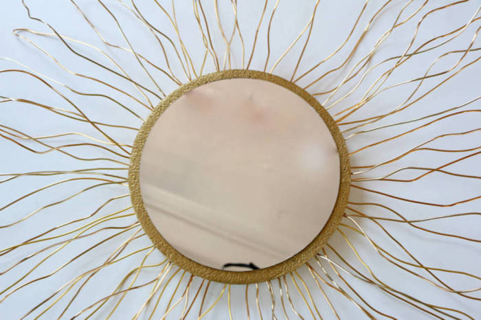 7 удачных идей, как быстро и легко украсить зеркало своими руками