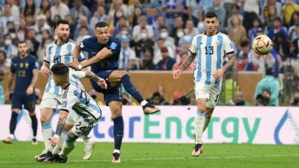 Сборная Аргентины победила на чемпионате мира по футболу, обыграв Францию в серии пенальти