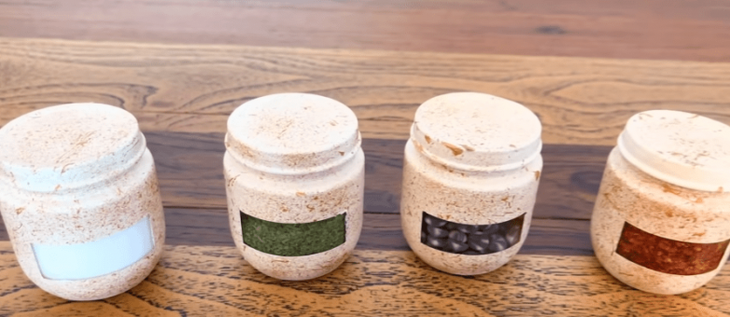 Идея из маленьких стеклянных баночек для детского питания