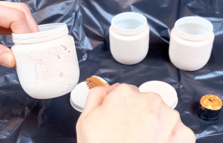 Идея из маленьких стеклянных баночек для детского питания