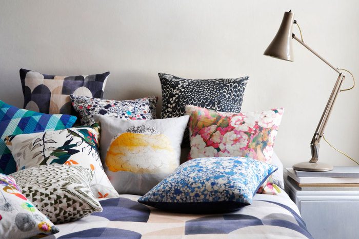 Как с помощью подушек преобразить интерьер