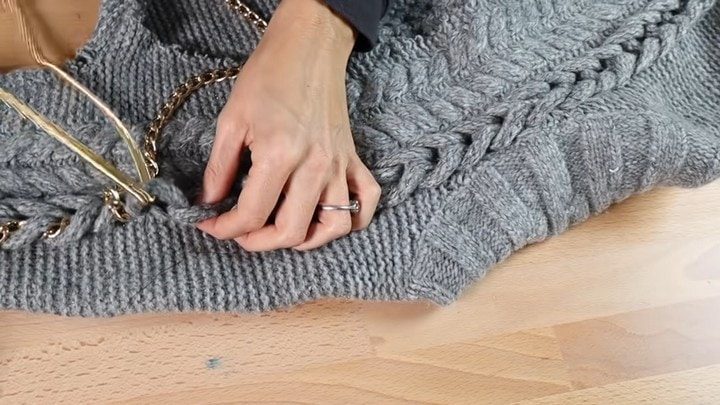 Как за 5 минут превратить унылый свитер в супер-модную вещицу