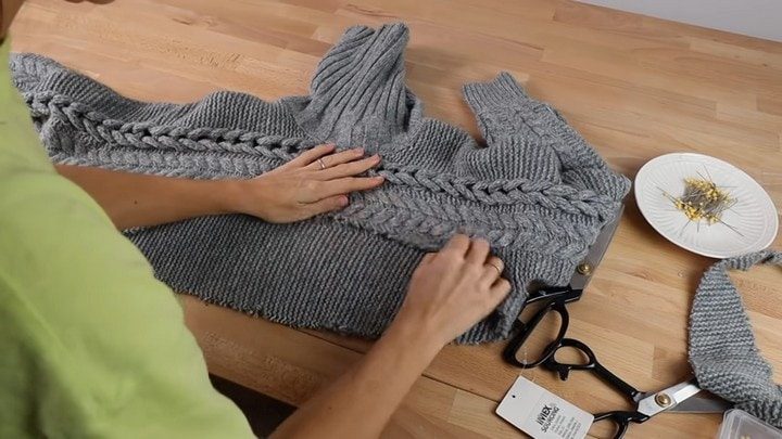 Как за 5 минут превратить унылый свитер в супер-модную вещицу